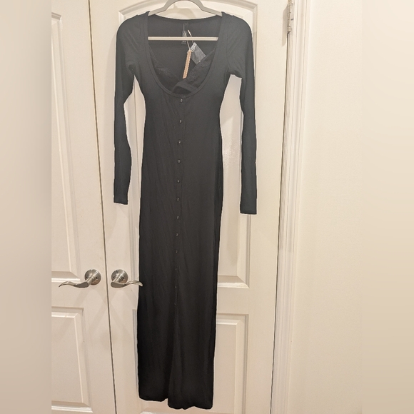 2. NWT SKIMS SOFT LOUNGE LACE LONG SLEEVE DRESS WITH BRALETTE - Picture 6 of 8